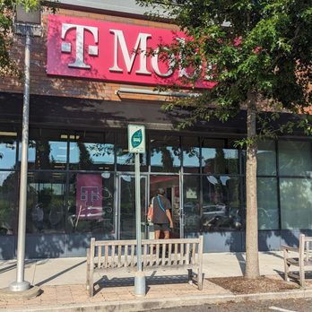 T-Mobile - Entrance - Mobile Phones Near Me - Brooklyn, New York