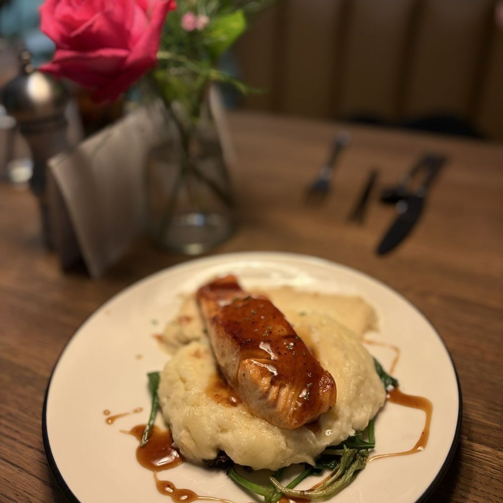 Farmer in the Dells - Salmon with puréed parsnips and greens - Restaurants Near Me - Wisconsin Dells, Wisconsin