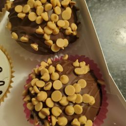 peanut butter hot cocoa bombs! peanut butter hot cocoa bombs!