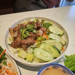 Shaken beef salad