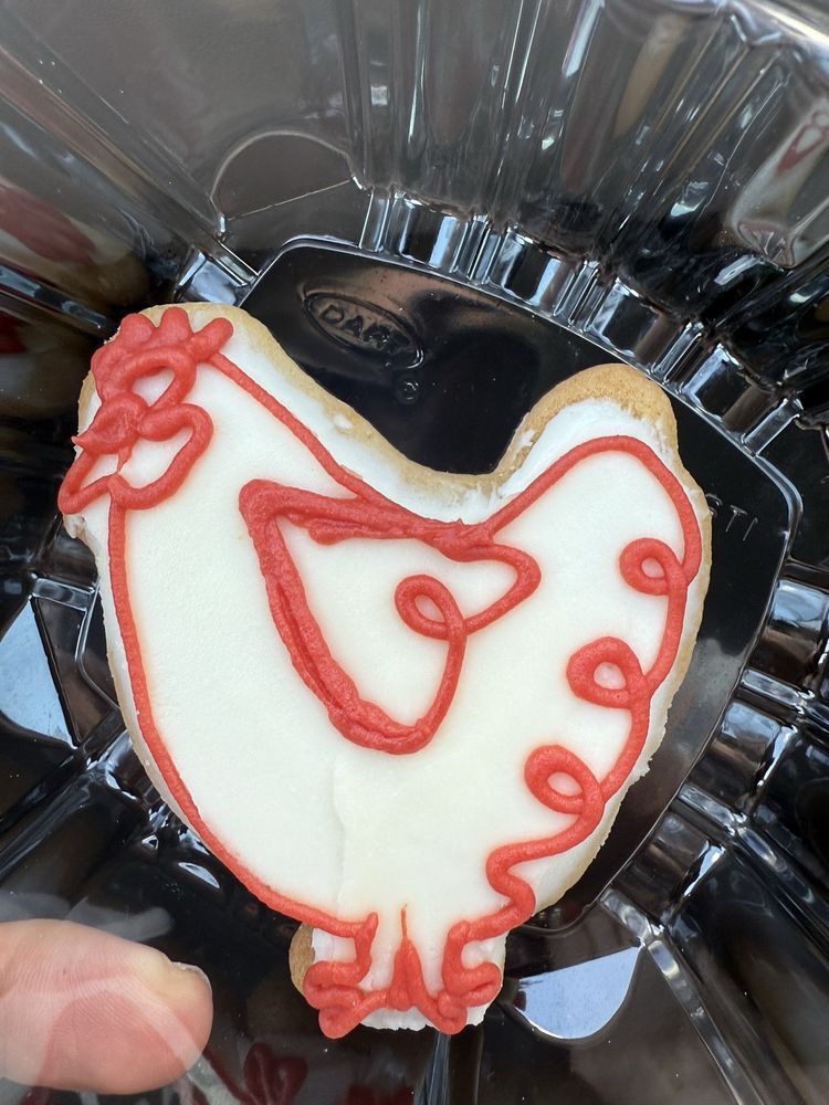 The Red Hen Express Logo