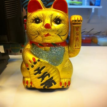 Bobibar - Gato de la suerte - Beverage Store Near Me - Barcelona, B Bobibar - Gato de la suerte - Beverage Store Near Me - Barcelona, B