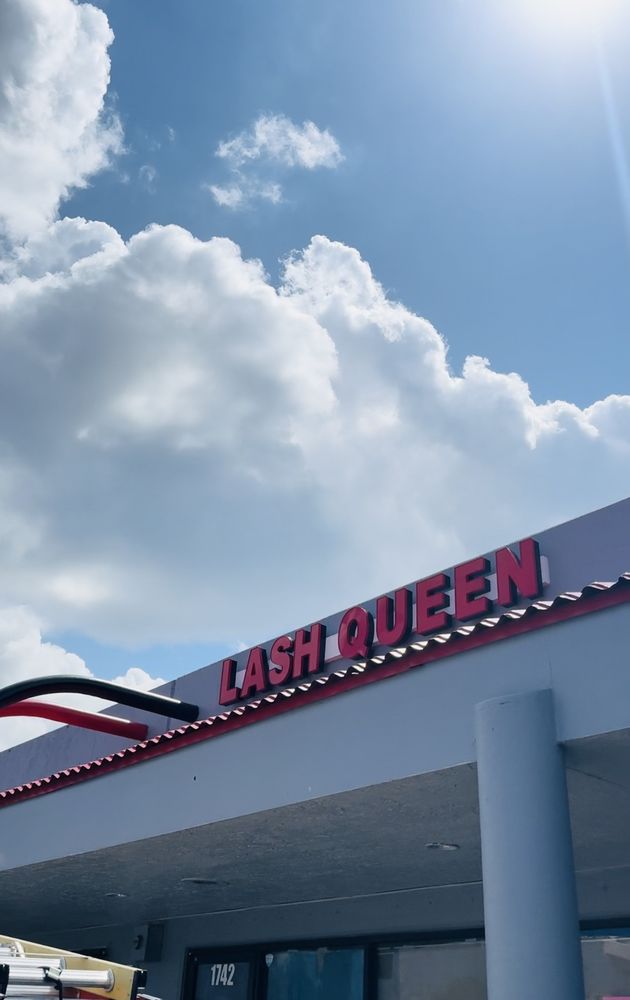 Lash Queen Logo
