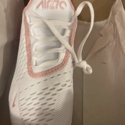 Shoe strings dirty and has definitely been tied Nike does not ship their shoes like this!