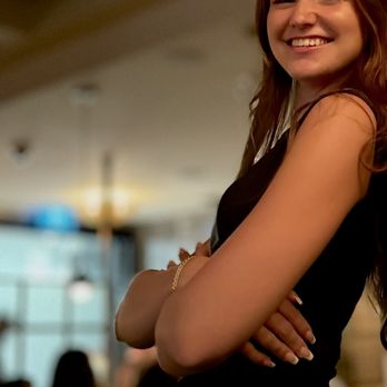 Earls Kitchen + Bar - Olivia - Our superstar host - Canadian (New) Near Me - Toronto, Ontario