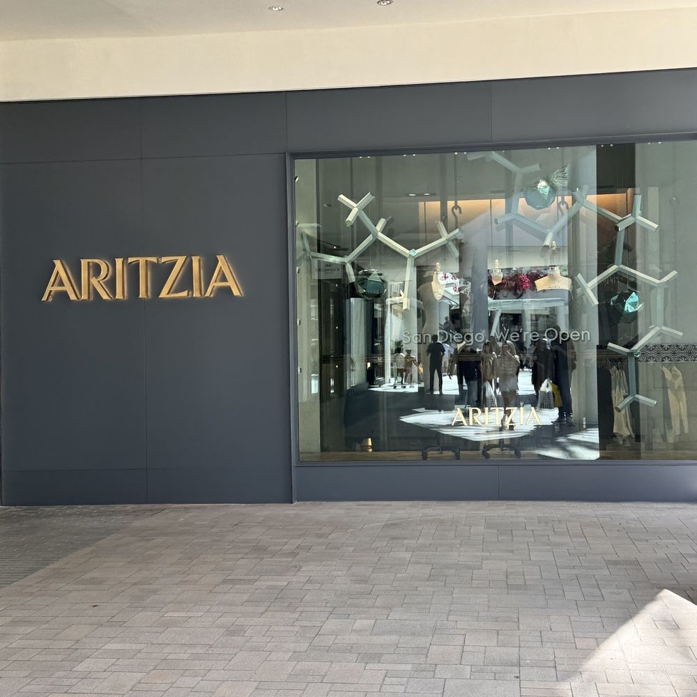 Aritzia - Women's Clothing Near Me - San Diego, California