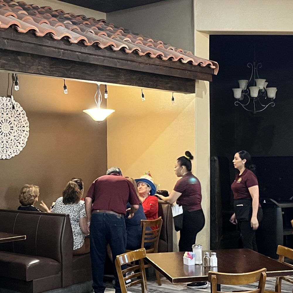 Steak House - Mr. Romeo along with employees singing happy birthday - Mexican Near Me - Zapata, Texas Steak House - Mr. Romeo along with employees singing happy birthday - Mexican Near Me - Zapata, Texas