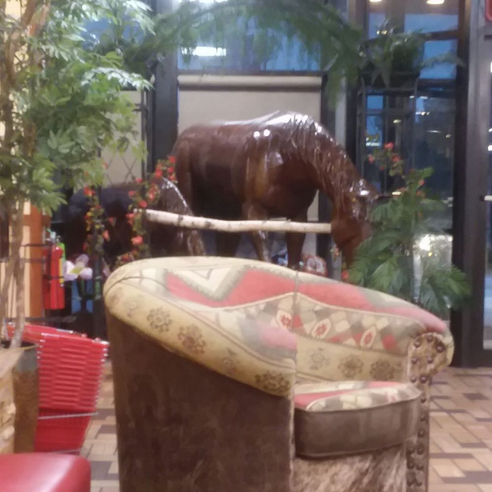 This is a wonderful truck stop. Super clean, comfortable and really friendly. Feels like a hotel lobby.