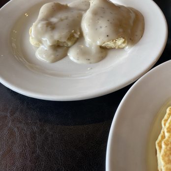 Rowlett Cafe - Biscuits and gravy - Breakfast & Brunch Near Me - Rowlett, Texas