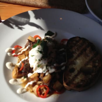Simmzy's Restaurant Long Beach - short rib hash with poached eggs - Gastropubs Near Me - Long Beach, California