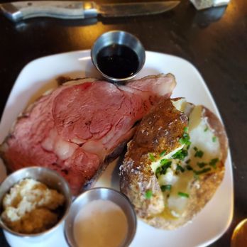 Stonewalls - 10 oz. Prime rib with baked potato - Steakhouses Near Me - Banner Elk, North Carolina Stonewalls - 10 oz. Prime rib with baked potato - Steakhouses Near Me - Banner Elk, North Carolina