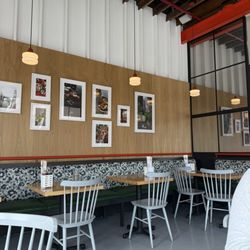 Nong Lá Vietnamese Cafe - Inside
