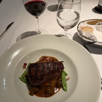 Geronimo - Tellicherry Rubbed Elk Tenderloin Roasted Garlic Mashed Potatoes, Applewood-Smoked Bacon & Creamy Brandied Mushroom Sauce. - French Near Me - Santa Fe, New Mexico