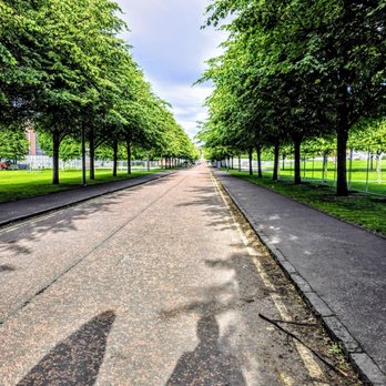 Glasgow Green - Path in Glasgow Green - Parks Near Me - Glasgow, GLG