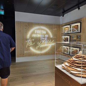 Läderach - Chocolatiers & Shops Near Me - Bilten, GL