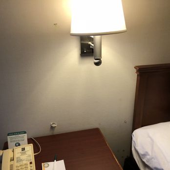Quality Inn & Suites Airport - Hotels Near Me - Flint, Michigan