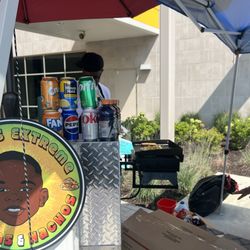 Allens Extreme Hot Dogs & Nachos - Hot dog cart