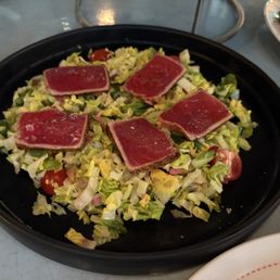 Chopped salad with seared tuna Chopped salad with seared tuna