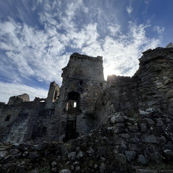Aberdour Castle - Landmarks & Historical Buildings Near Me - Aberdour, FIF