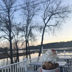 The Ice Cream Shoppe - PB sundae