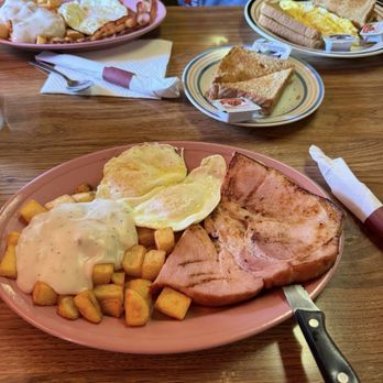 Nelle Belle's Diner - 1/2 piggy - American Near Me - Kansas City, Missouri