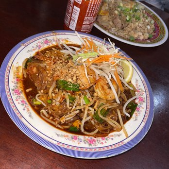 Sam Cafe - Shrimp Pad Thai - Thai Near Me - Merced, California
