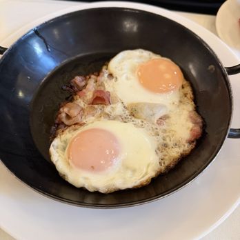 Café Central - 2 organic eggs sunny side up with bacon - Cafes Near Me - Vienna, 9 Café Central - 2 organic eggs sunny side up with bacon - Cafes Near Me - Vienna, 9