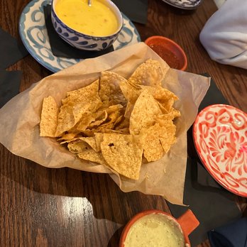 Mama Betty’s - AMAZING GREEN SALSA AND DELICIOUS HOUSE MADE CHIPS - Mexican Near Me - Austin, Texas
