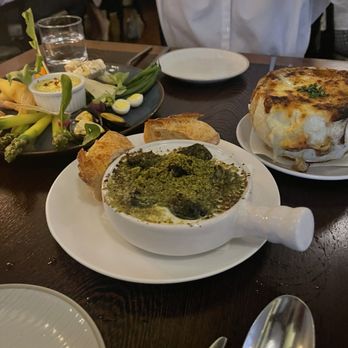 Perle Restaurant - Escargot, French onion soup, aïoli garni. - New American Near Me - Pasadena, California Perle Restaurant - Escargot, French onion soup, aïoli garni. - New American Near Me - Pasadena, California