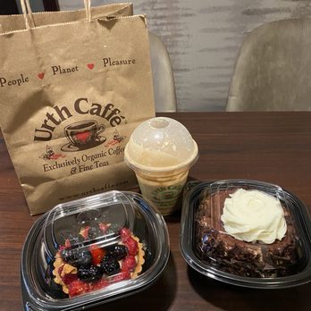 Urth Caffé-Pasadena - Fruit tart, tiramisu Italia, Espresso Boba Affogato - Cafes Near Me - Pasadena, California