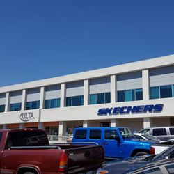 100 Oaks Mall