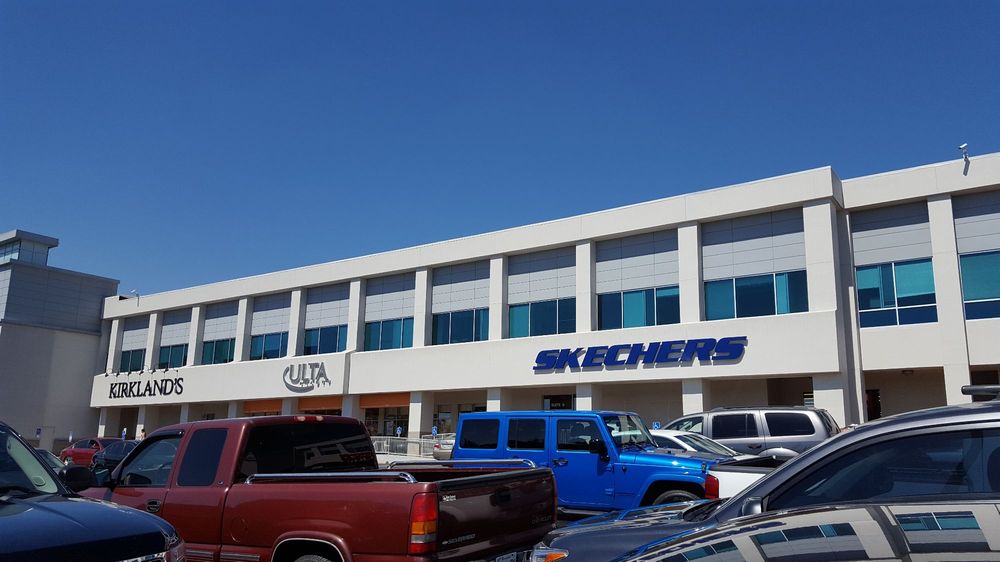 100 Oaks Mall Logo
