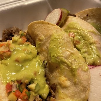 Taqueria Los Chilangos - Steak tacos with avocado - Food Trucks Near Me - Miami, Florida Taqueria Los Chilangos - Steak tacos with avocado - Food Trucks Near Me - Miami, Florida