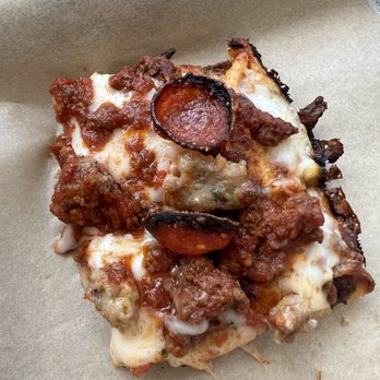 Blozzom Pizza - MOLTO MEAT pizza - Pizza Near Me - Miami Beach, Florida