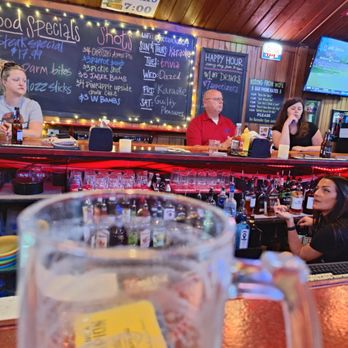 Parrot's Bar & Grill - people sitting at the bar - Bars Near Me - St Peters, Missouri