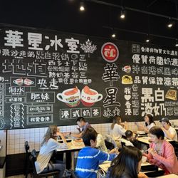 Chrisly Cafe - Dining room