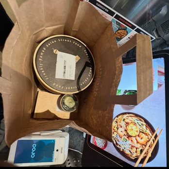 Wok to Walk - Items ready to go - Fast Food Near Me - Barcelona, B Wok to Walk - Items ready to go - Fast Food Near Me - Barcelona, B