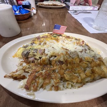 Pappy's Coffee Shop - Hobo omelette with hashbrowns - Breakfast & Brunch Near Me - Bakersfield, California Pappy's Coffee Shop - Hobo omelette with hashbrowns - Breakfast & Brunch Near Me - Bakersfield, California