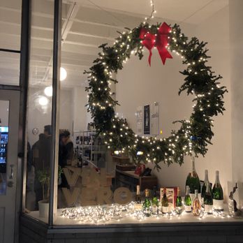 VinVero Wines & Spirits - Holiday vibes on the exterior - Beer, Wine & Spirits Near Me - New York, New York VinVero Wines & Spirits - Holiday vibes on the exterior - Beer, Wine & Spirits Near Me - New York, New York