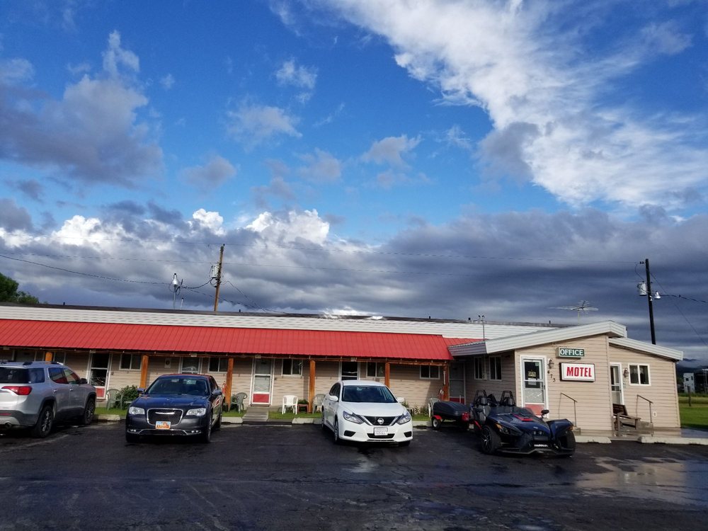 SNIDER’S RUSTIC INN Updated September 2024 473 N Main St, Thayne