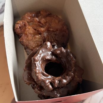 Bob’s Donuts - Apple Fritter - Donuts Near Me - Mill Valley, California