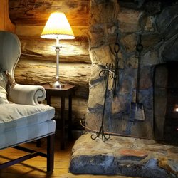 Pilot Knob Inn - We are city folk. It took no time to slow down to speed of cabin life.