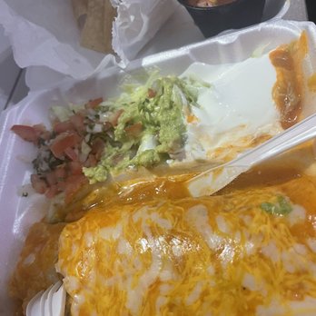 Los Sombreros Restarant - Still bomb in 2023! Wet chicken burrito! - Mexican Near Me - Compton, California