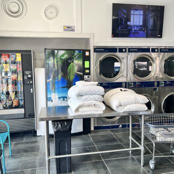Siesta Coin Laundry - Laundry Services Near Me - Sarasota, Florida Siesta Coin Laundry - Laundry Services Near Me - Sarasota, Florida