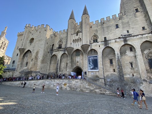 Palais des Papes by null