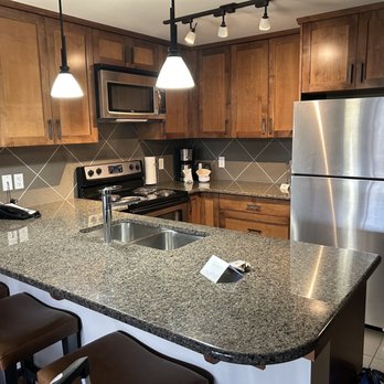 Stoneridge Mountain Resort - Kitchen - Hotels Near Me - Canmore, Alberta