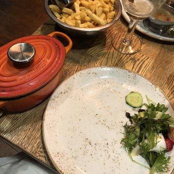 De Rechtvaardige Rechters - Flemish Beef Stew (in pot) - Cafes Near Me - Gent, VOV De Rechtvaardige Rechters - Flemish Beef Stew (in pot) - Cafes Near Me - Gent, VOV