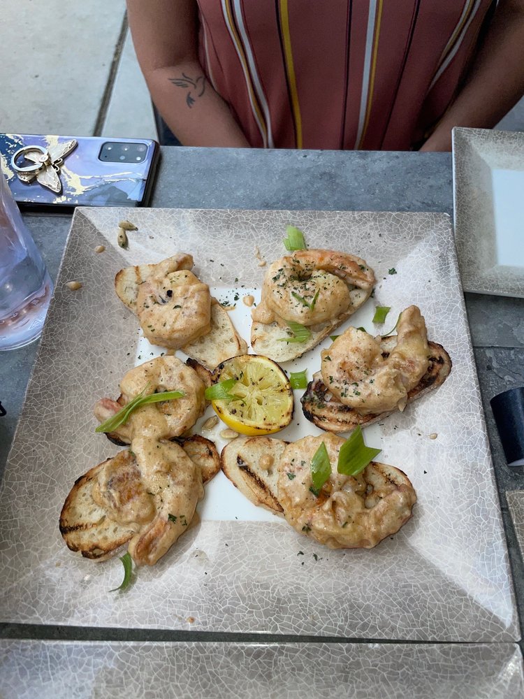 Social spots from Pour Fellows Dining Drafts & Drinks