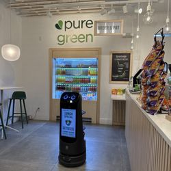 Pure Green - Robot and drinks