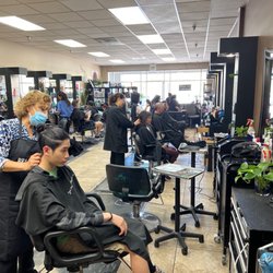 The California Cuts - Busy Saturday afternoon! Friendly stylists.
